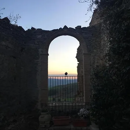 Le Antiche Mura Couette-café 3*